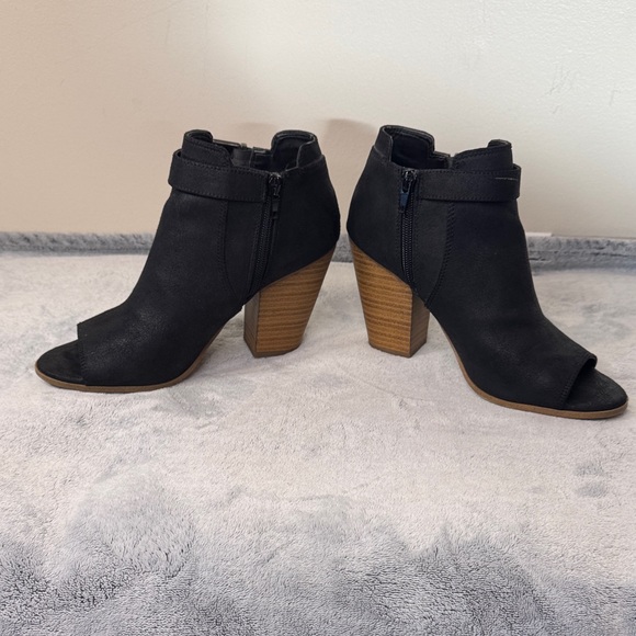 Fergalicious “Retro” Black Peep Toe Ankle Booties - Size 7 - Side Zip - Picture 1 of 11